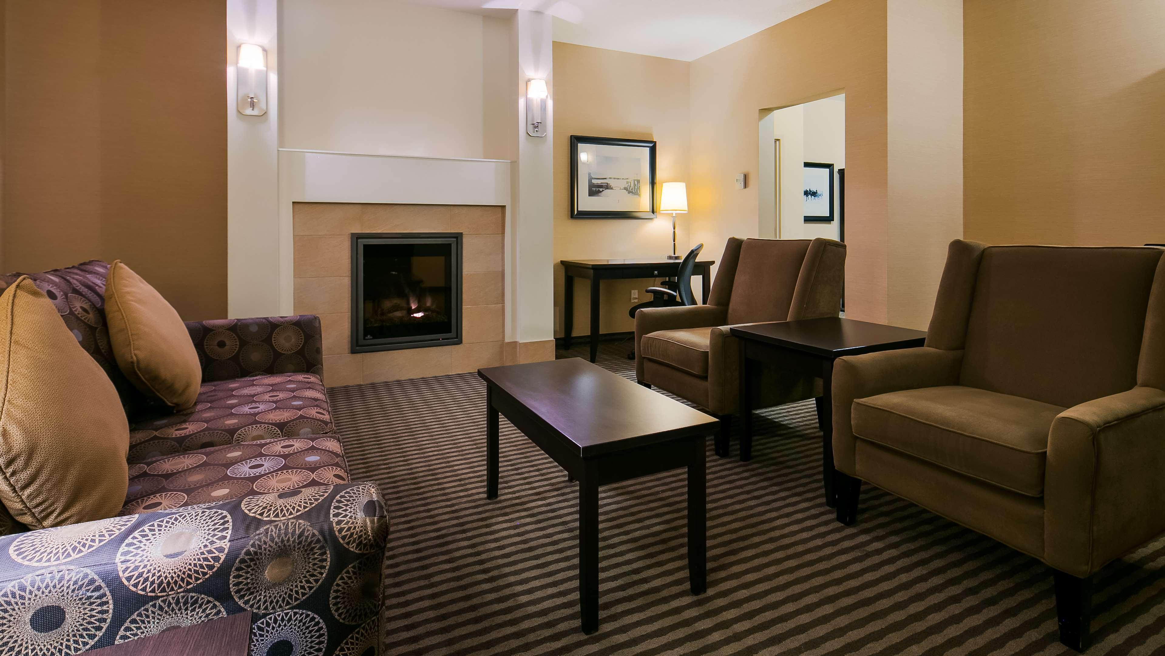 Best Western Sunrise Inn & Suites Stony Plain Экстерьер фото